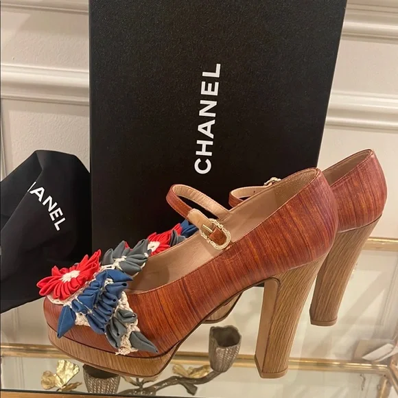 Chanel Rare Runway MarieJane Wedge Brown Floral Heels Size 7.5 M - Picture 8 of 16